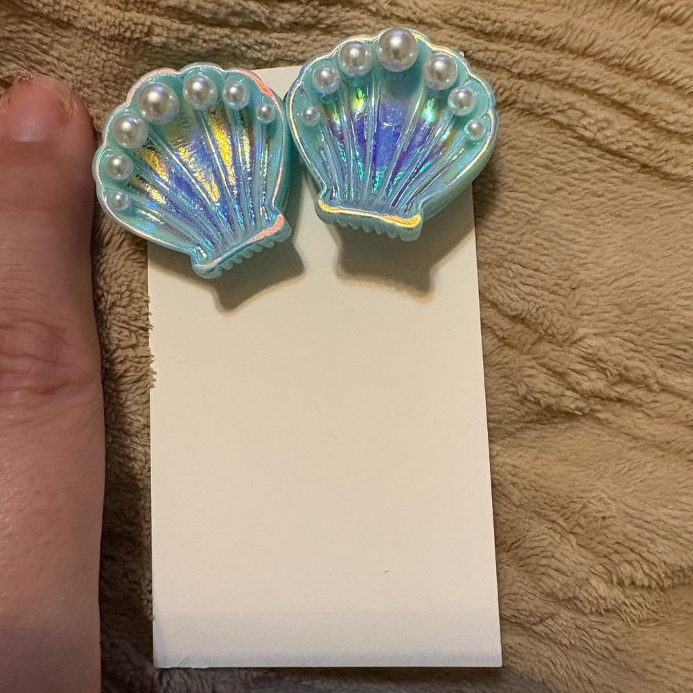 Iridescent Shell earrings - Picture 2 of 3